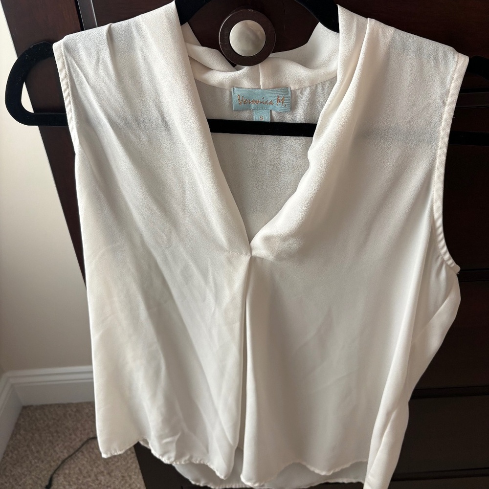 Size Small Cream Veronica M V Neck Tank Top